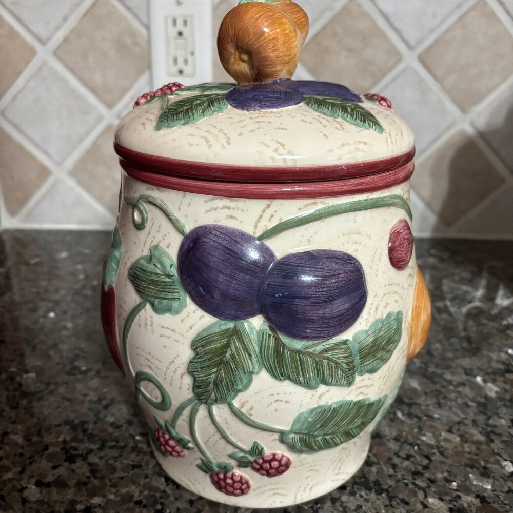 Vintage Napa Valley by Noble Excellence Small Canister with Lid